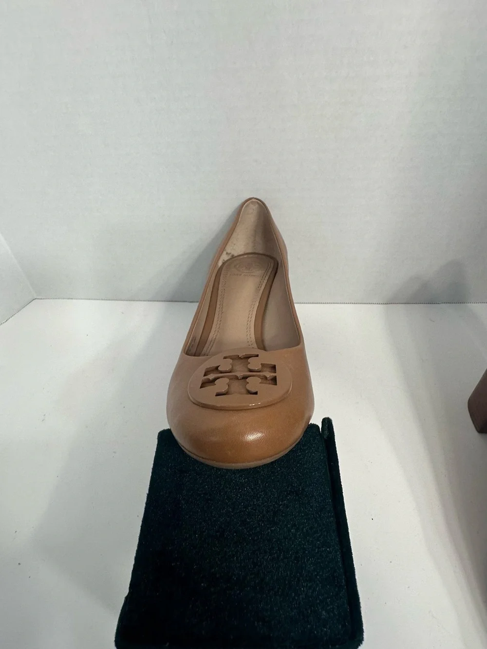 Tory Burch Tan Leather Logo Round-Toe Heels